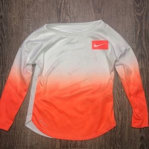🍁Nike Shirt: 2T